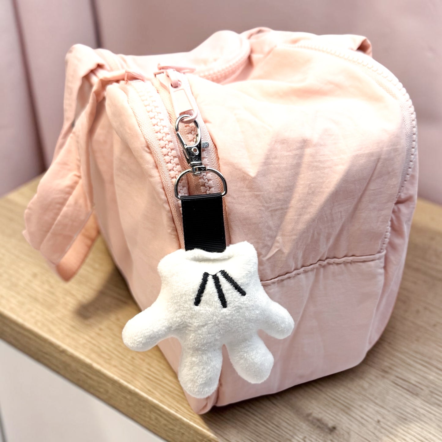 ✨🖤 Charm/ Llavero Mano Cartoon 💫