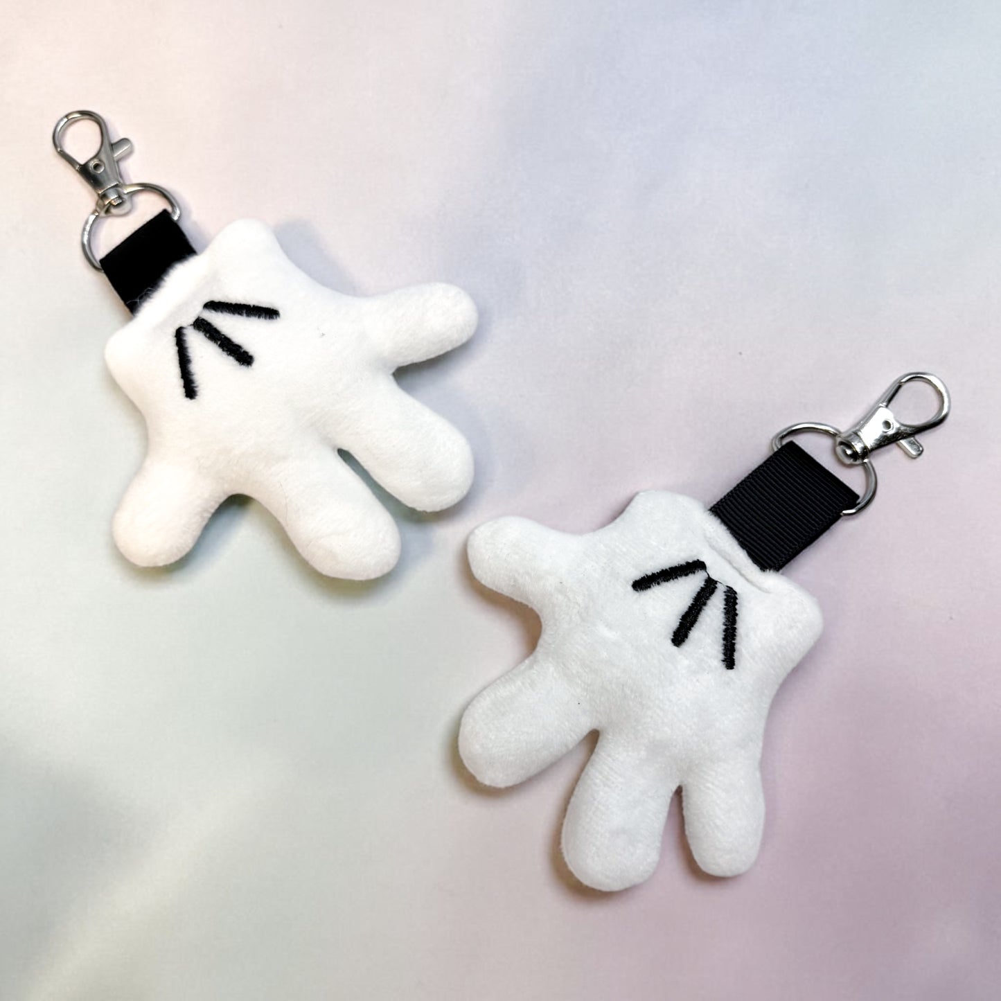 ✨🖤 Charm/ Llavero Mano Cartoon  💫